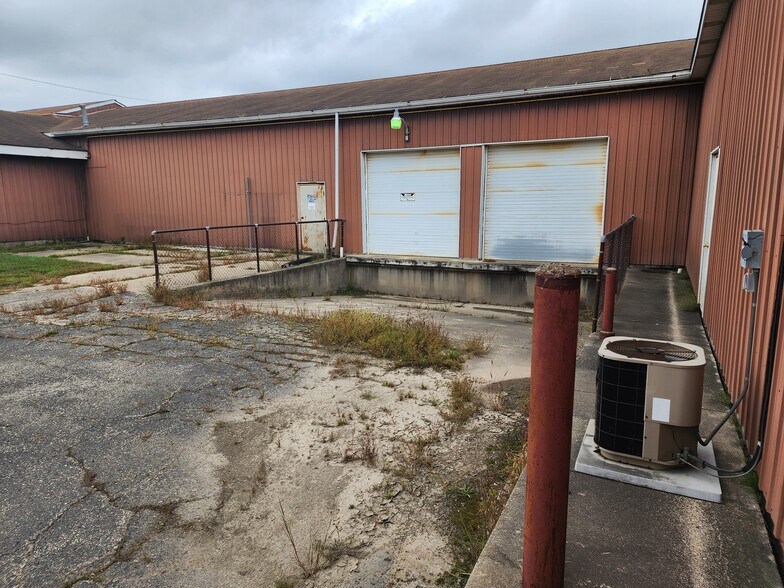 More Photos Of 3940 N Grand River Ave, Lansing Warehouse For Sale