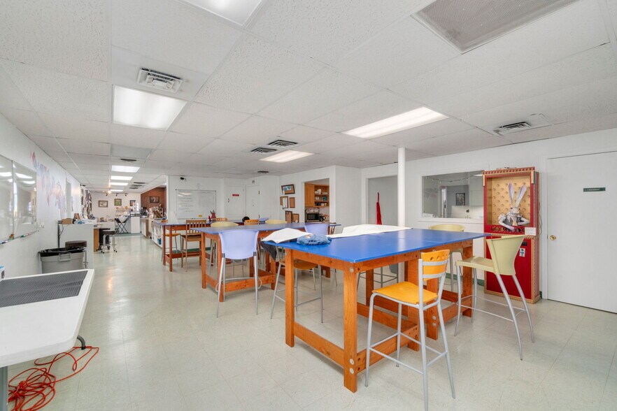 More Photos Of 1620 Thomes Ave, Cheyenne Light Distribution For Sale