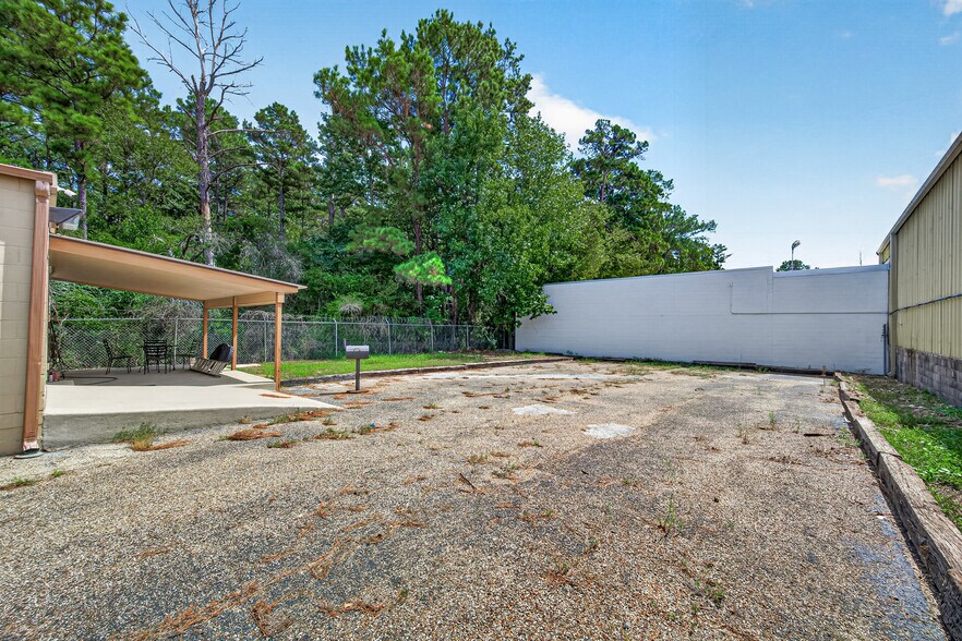 More Photos Of 214 N Loop 336 E, Conroe Office For Sale