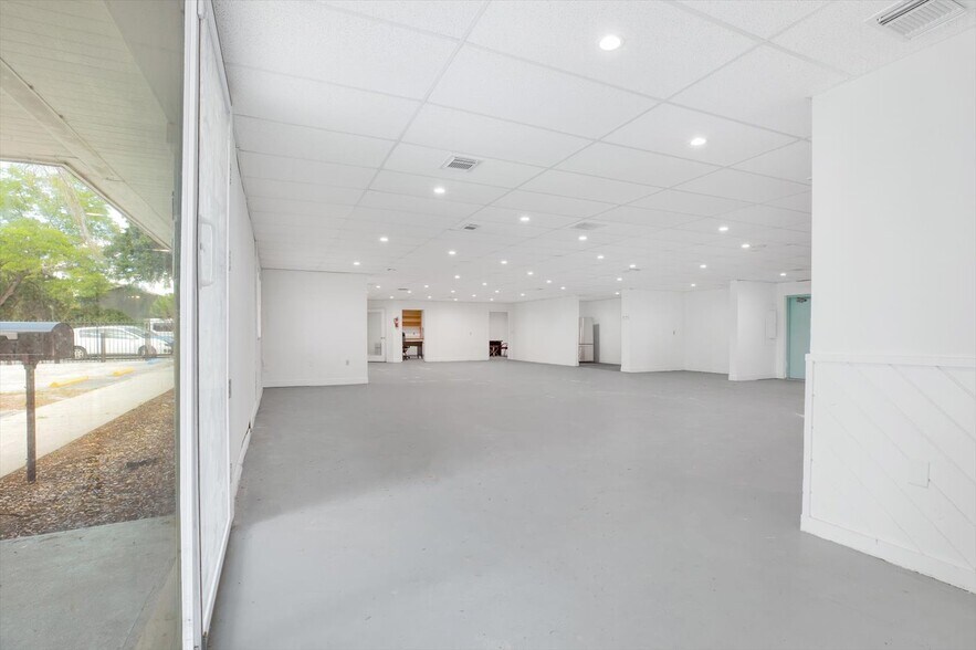 More Photos Of 12425 N Florida Ave, Tampa Medical For Sale