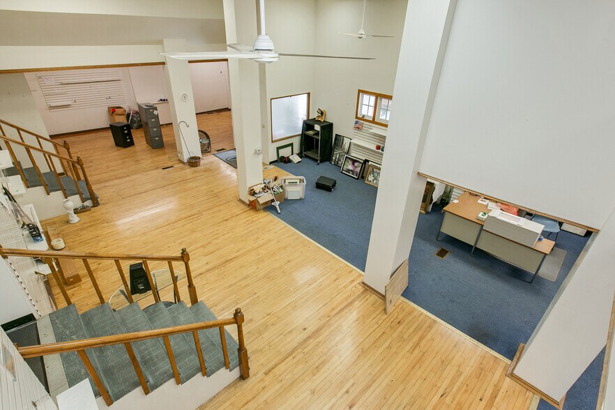 More Photos Of 444 Wacouta St, Saint Paul Showroom For Sale