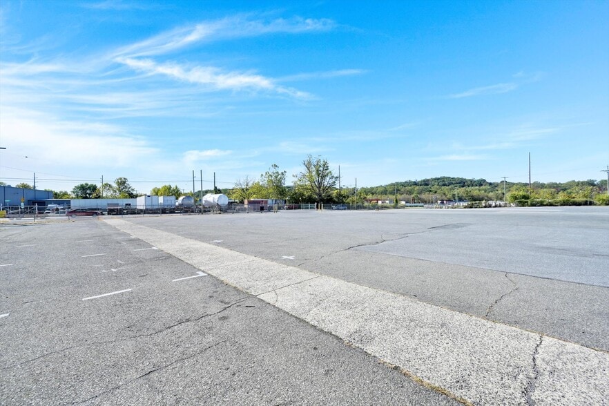 More Photos Of 280 Grand St, Hamburg Warehouse For Sale