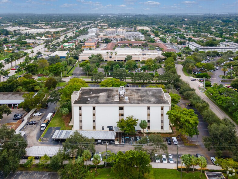 More Photos Of 4101 NW 4th St, Plantation Medical For Lease