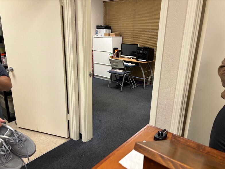 More Photos Of 2660 W Woodland Dr, Anaheim Office Residential For Lease