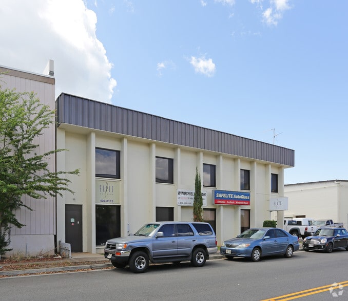 More Photos Of 4369 Lawehana St, Honolulu Warehouse For Lease