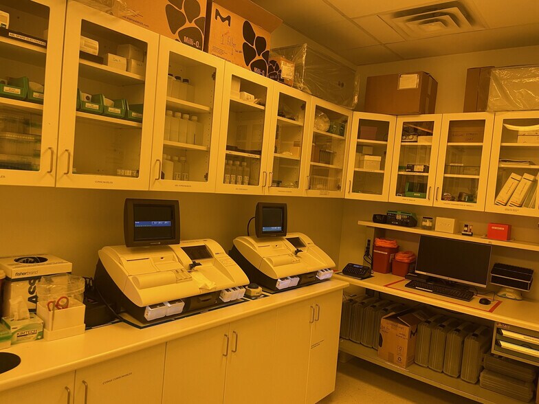 More Photos Of 2060 Walkley Rd, Ottawa Warehouse For Lease