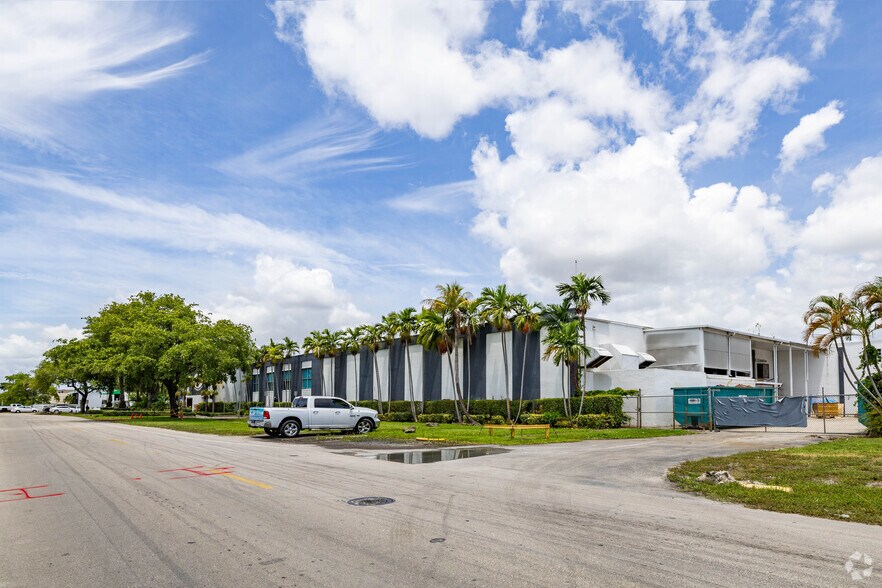 More Photos Of 4355 NW 128th St, Opa-locka Manufacturing For Lease