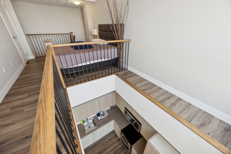 More Photos Of 335 College St, Toronto Apartments For Sale