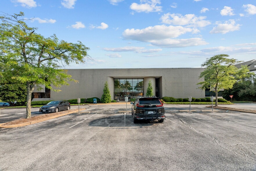More Photos Of 11709 Old Ballas Rd, Saint Louis Medical For Sale