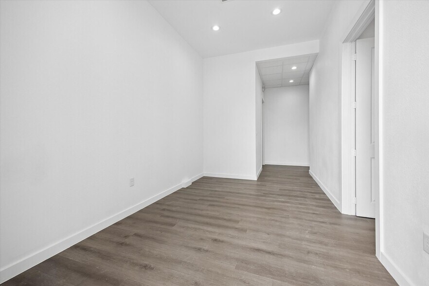More Photos Of 26621 Cook Field Rd, Katy Loft Creative Space For Lease