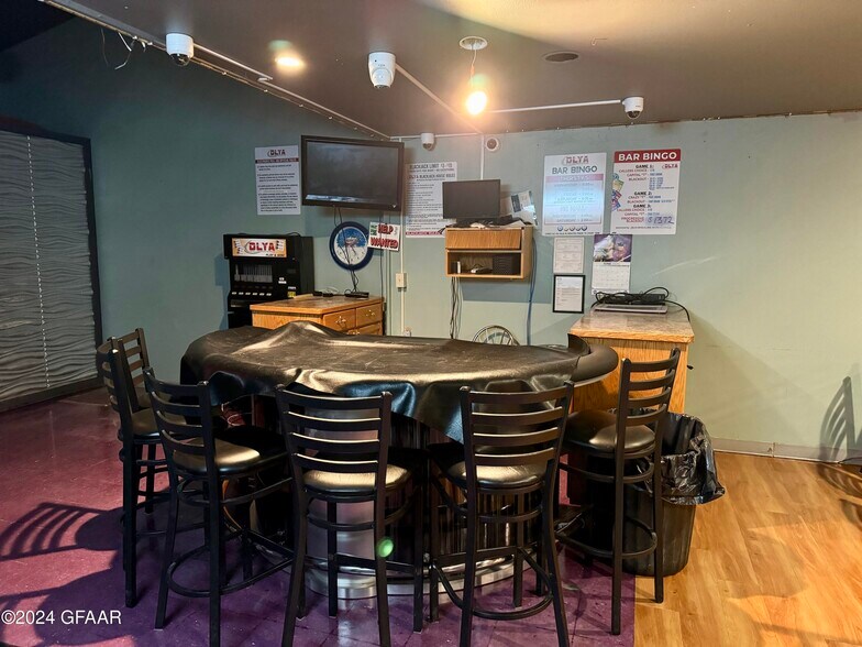 More Photos Of 318 4th St NE, Devils Lake Bar For Sale