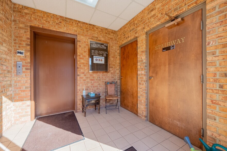 More Photos Of 65 E Main St, Pulaski Coworking Space