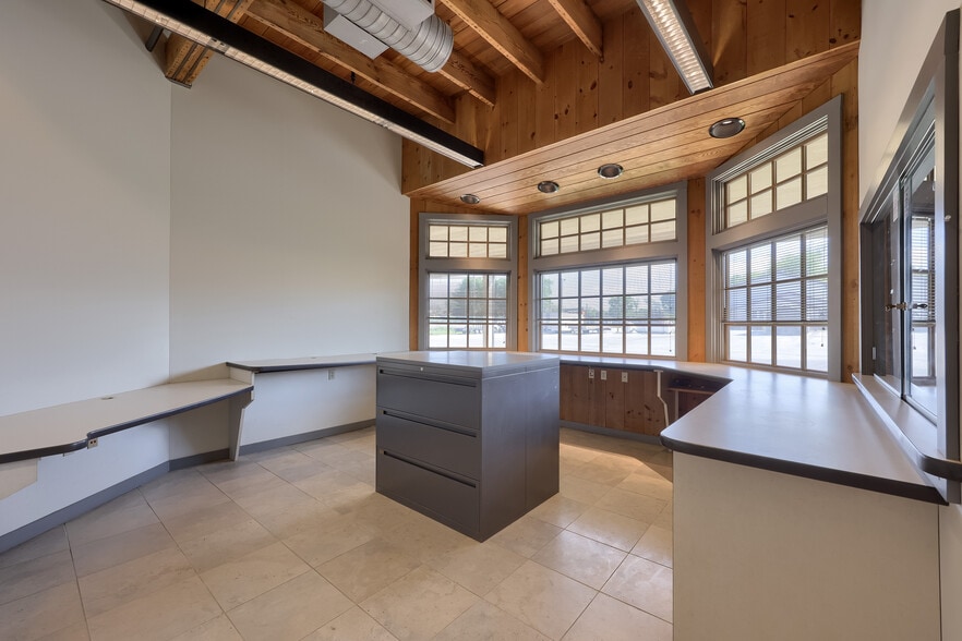 More Photos Of 709 Hartman Station Rd, Lancaster Loft Creative Space For Lease