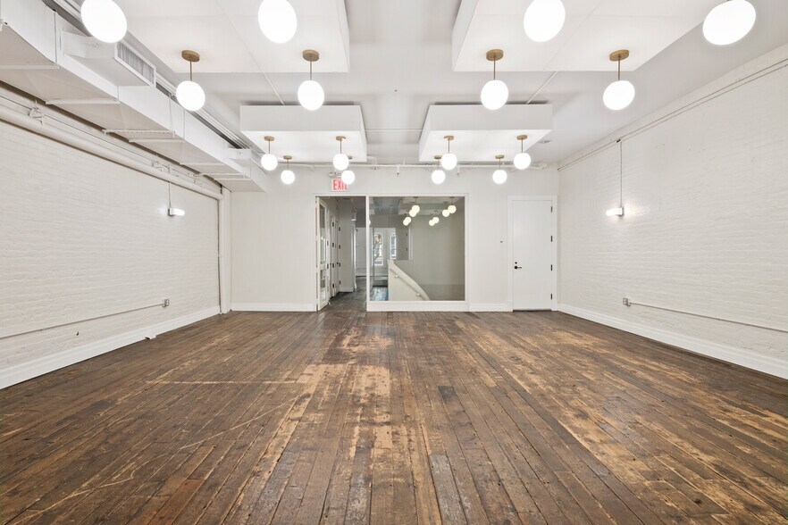 More Photos Of 109 W 17th St, New York Storefront Retail Office For Lease