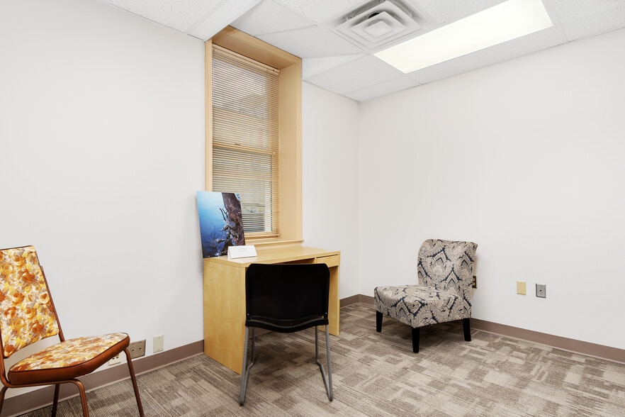 More Photos Of 1 N Market St, Frederick Storefront Retail Office For Lease