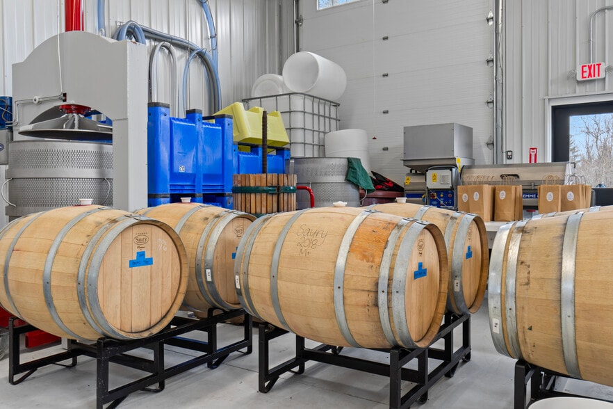 More Photos Of 10 Leeds Junction Rd, Leeds Winery Vineyard For Sale