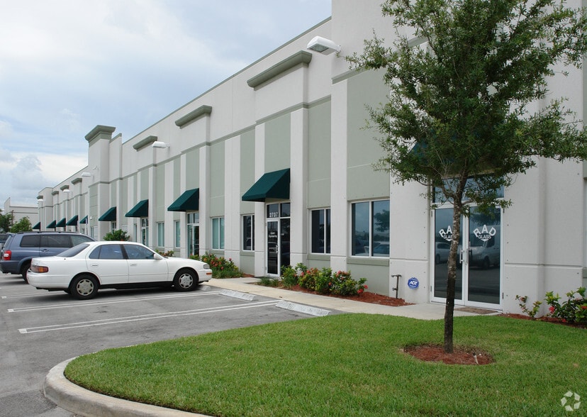 More Photos Of 2721-2737 NW 19th St, Pompano Beach Showroom For Sale