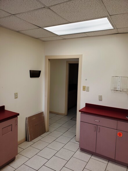 More Photos Of 621 E 187th St, Bronx Storefront Retail Office For Lease