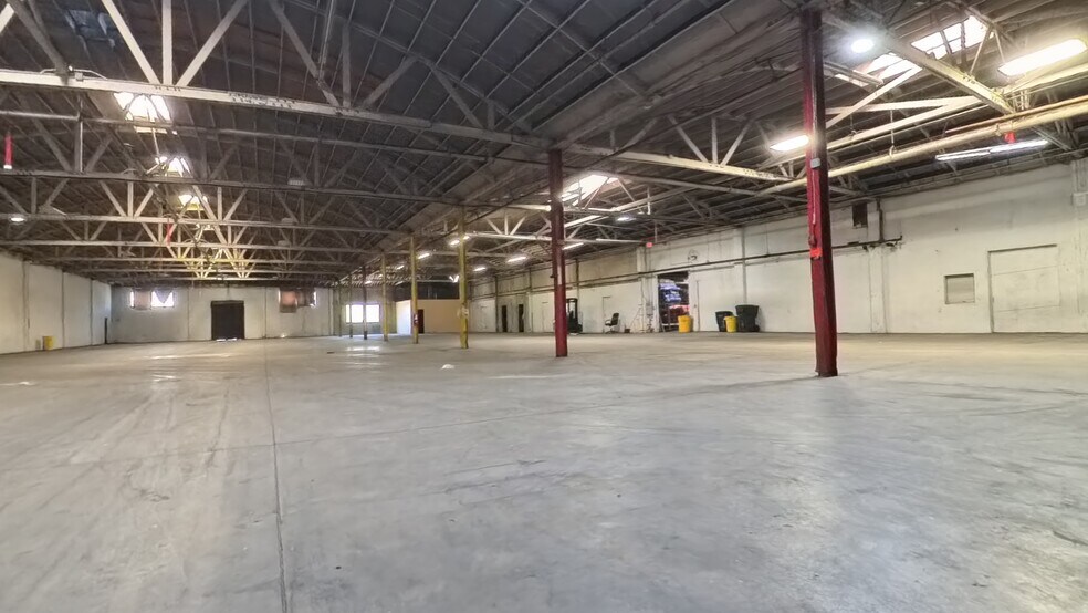More Photos Of 1363 S Bonnie Beach Pl, Commerce Warehouse For Lease