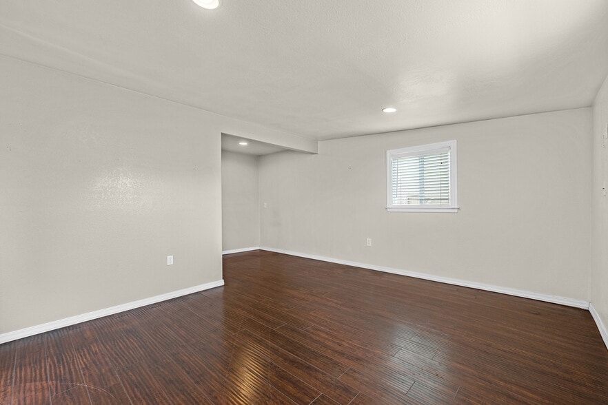 More Photos Of 1755 Washington Ave, San Leandro Bar For Sale