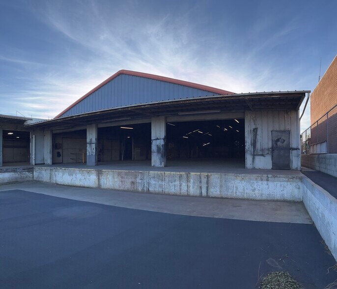 More Photos Of 1356 N Santiago St, Santa Ana Warehouse For Lease