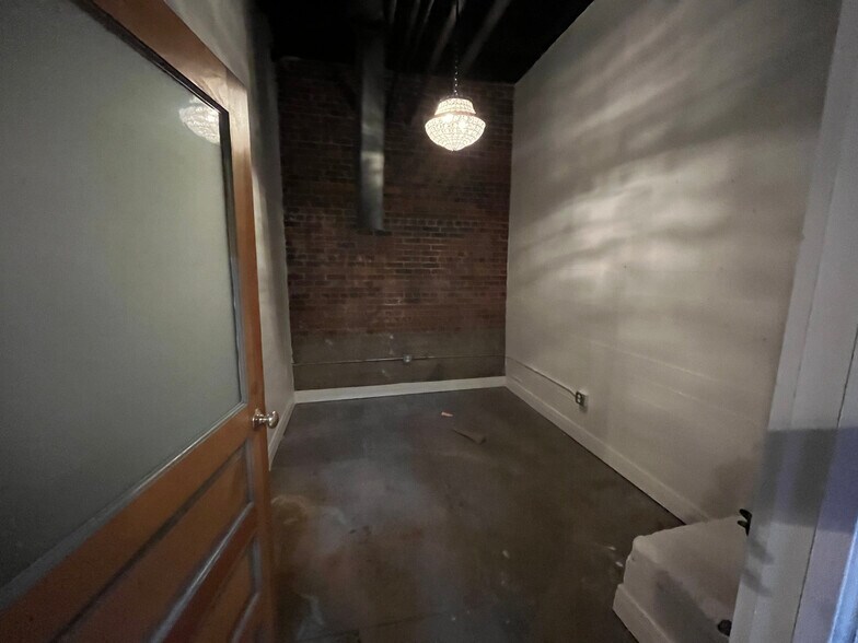 More Photos Of 28 E 16th St, Indianapolis Apartments For Lease