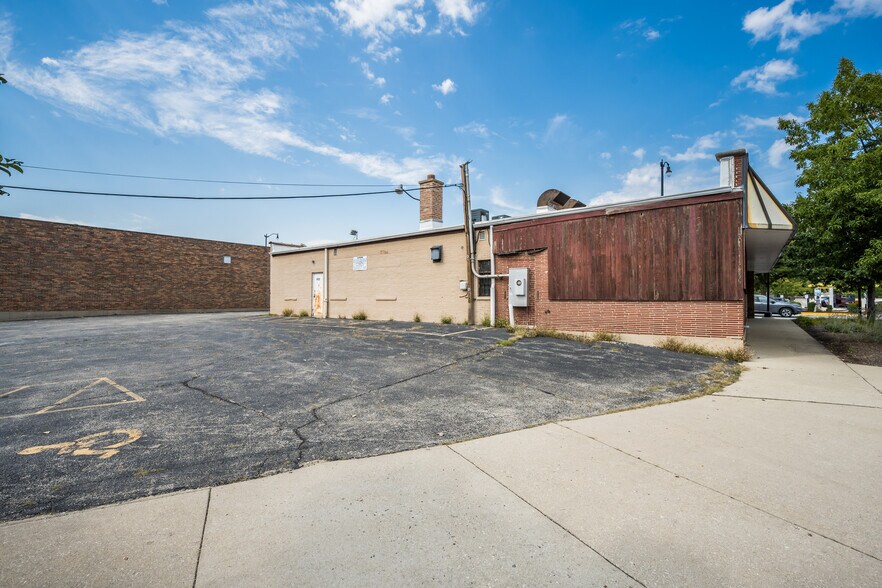 More Photos Of 4835 Dempster St, Skokie Freestanding For Sale