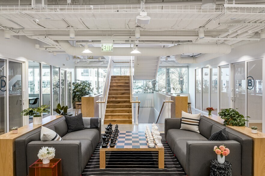 More Photos Of 21255 Burbank Blvd, Woodland Hills Office For Lease