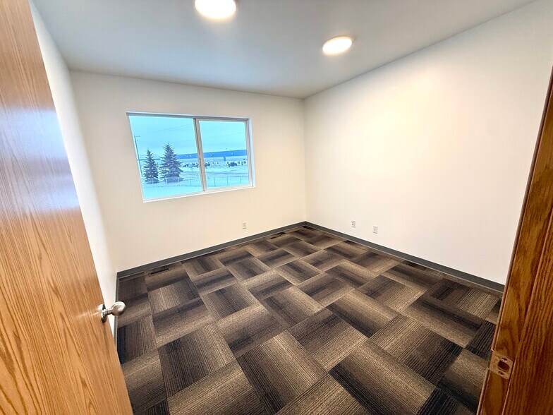More Photos Of 8 Van Der Horn Way, Red Deer County Truck Terminal For Sale