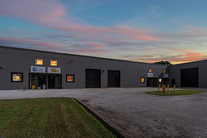 More Photos Of 14000-14048 SW 140th St, Miami Warehouse For Lease