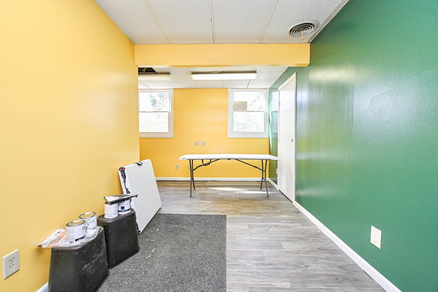 More Photos Of 8240 Clara Ave, Cincinnati Office For Sale