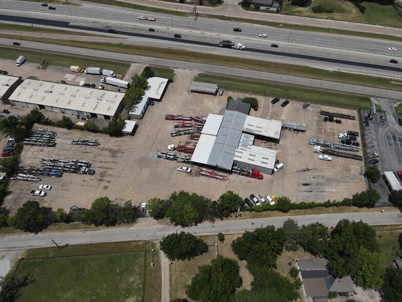 More Photos Of 9779 C F Hawn Fwy, Dallas Distribution For Lease