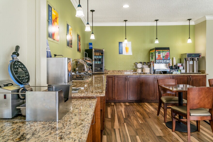 More Photos Of 10087 E Highland Rd, Hartland Hotel For Sale