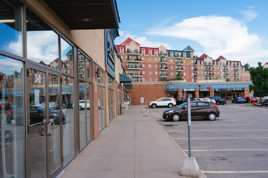 More Photos Of 210 Rue Saint-Charles, Sainte-therese General Retail For Lease