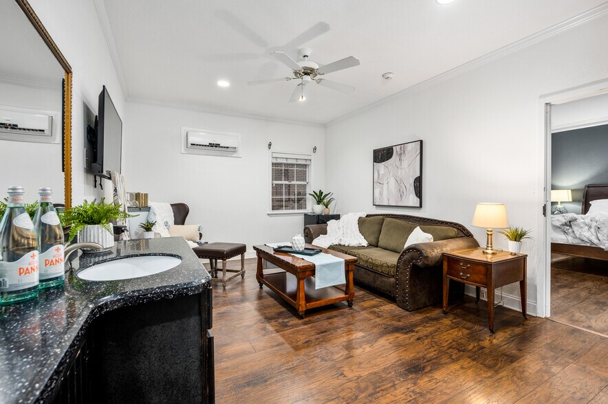 More Photos Of 27 S Park St, Dahlonega Hotel For Sale