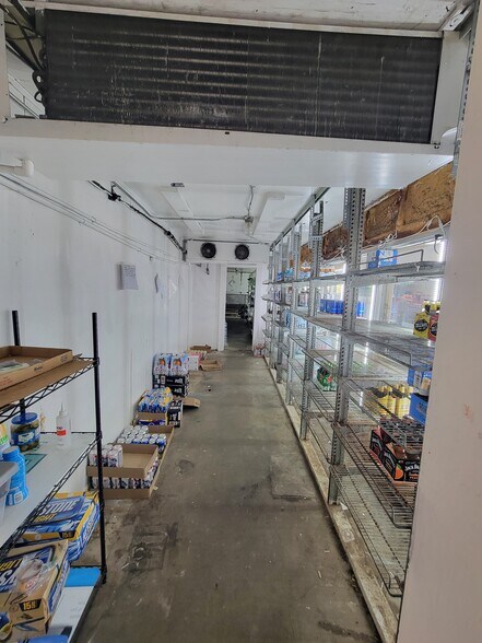 More Photos Of 23608 Tx-36, Damon General Retail For Sale