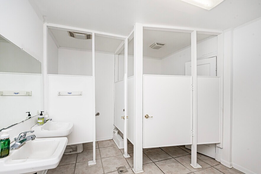 More Photos Of , Baton Rouge Office For Sale