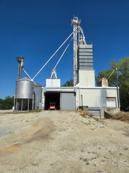 More Photos Of 10199 S Wayne Rd, Warren Showroom For Sale