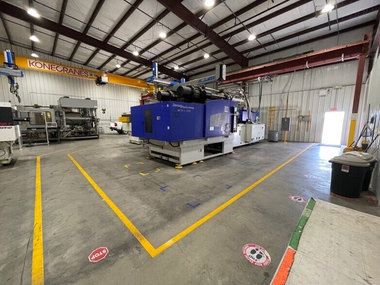 More Photos Of 190 Finegan dr, Del Rio Distribution For Sale