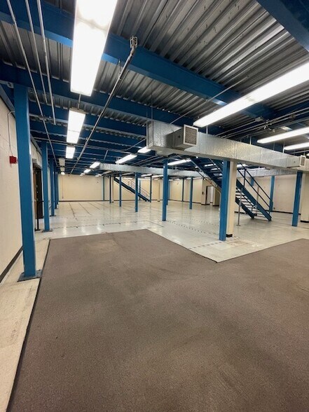 More Photos Of 1917-1921 E Mariposa Ave, El Segundo Warehouse For Lease