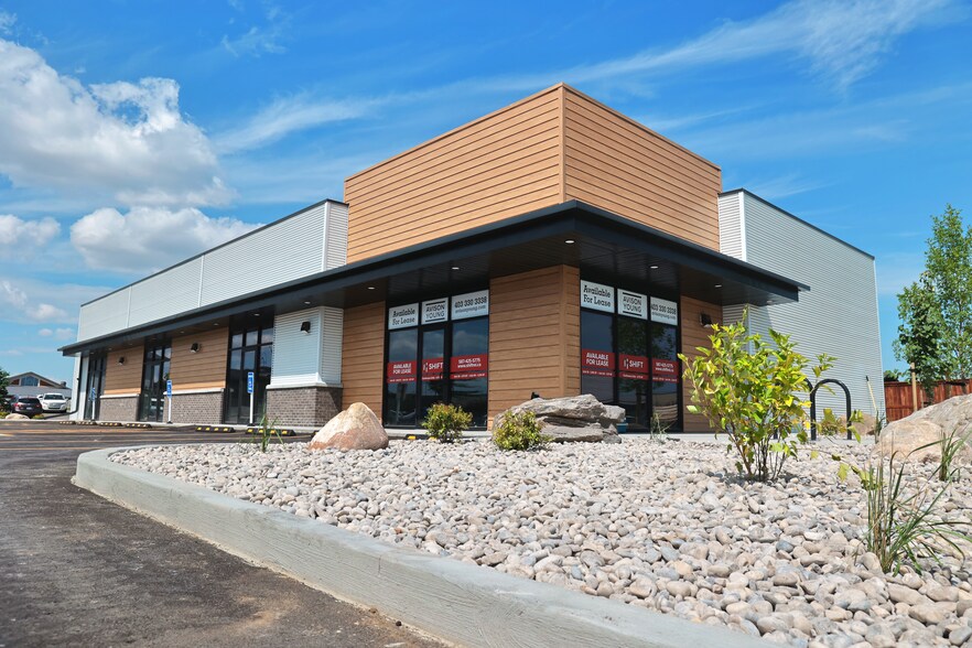 More Photos Of 498 41 St S, Lethbridge Storefront For Lease