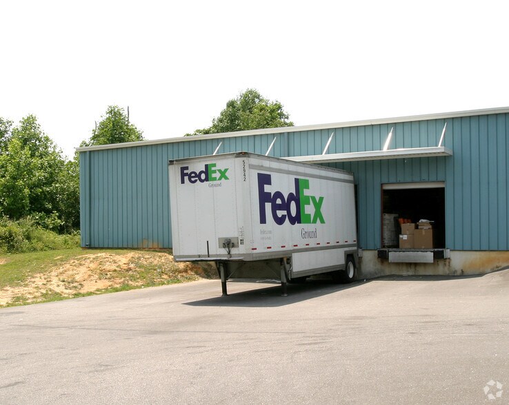 More Photos Of 2362 S Pine St, Spartanburg Service For Lease