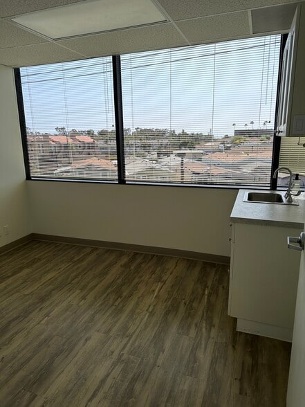 More Photos Of 1501 Superior Ave, Newport Beach Medical For Lease