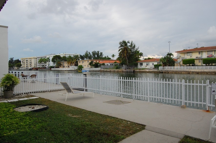 More Photos Of 965 Marseille Dr, Miami Beach Apartments For Sale