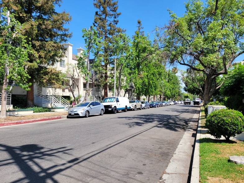 More Photos Of 5130 Yarmouth Ave, Encino Apartments For Sale