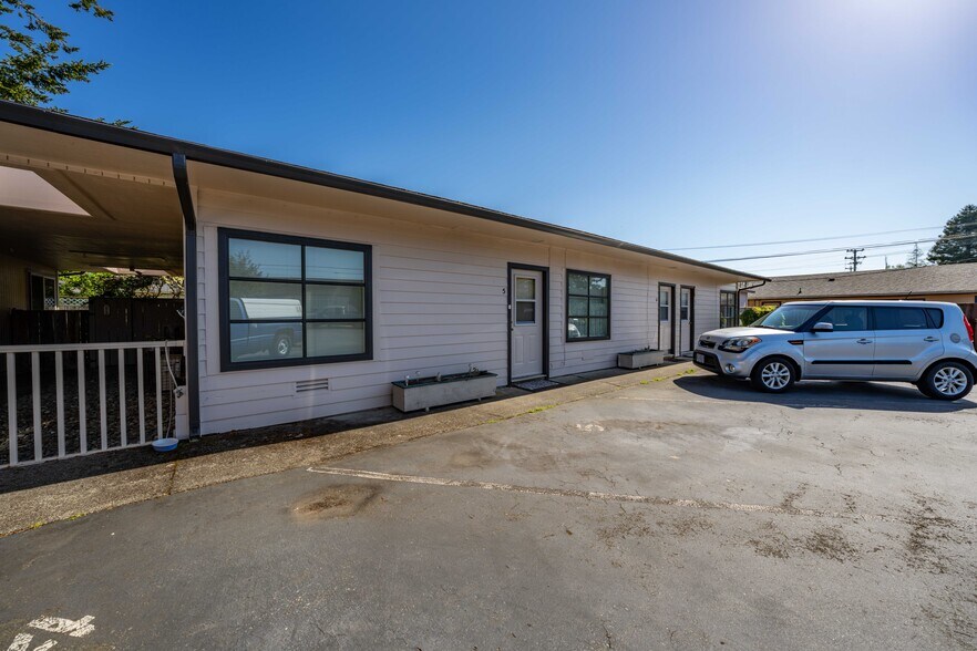 More Photos Of 542 Pacific Ave, Brookings Multifamily For Sale