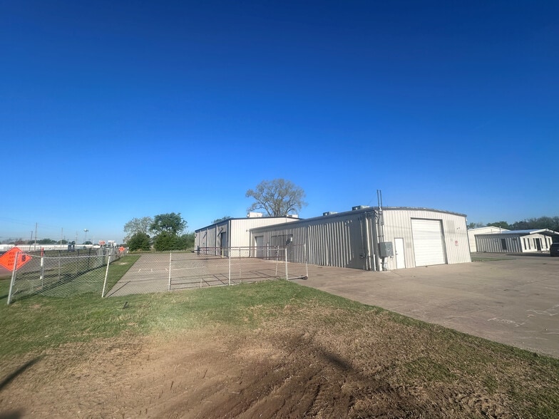More Photos Of 4606 N Mingo Rd, Tulsa Warehouse For Lease