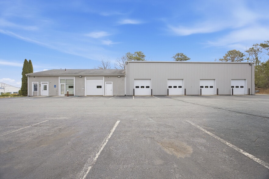 Primary Photo Of 7 Colonel Dr, Bourne Auto Repair For Sale