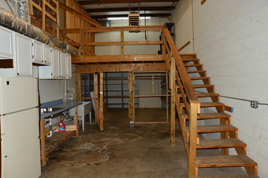 More Photos Of 9107 Industry Dr, Manassas Park Warehouse For Lease