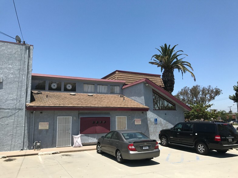 More Photos Of 244-246 Main St, Seal Beach Storefront For Lease